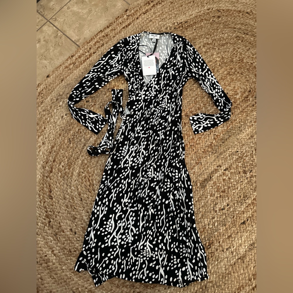 PATTERNED MIDI WRAP DRESS